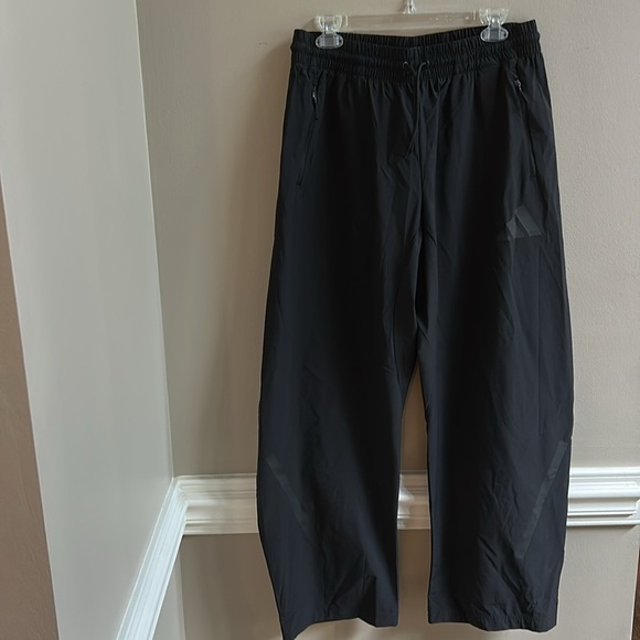 Adidas Women’s Z.N.E. Woven Pants Loose Fit Straight Leg Black NWT Medium - Picture 1 of 12